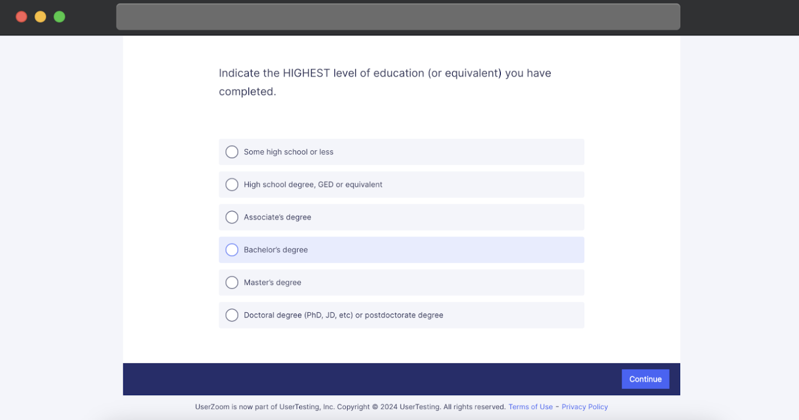 Le tableau de bord des participants UserTesting affichant une question de présélection sous forme de sondage. Un bouton Continuer est situé en bas de la page.