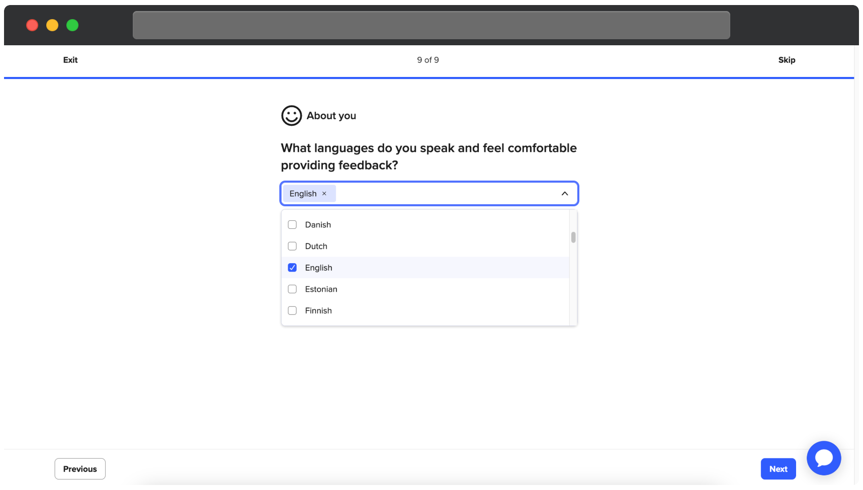 Un écran du tableau de bord du participant UserTesting montrant les questions sur la carte À propos de vous. La question demande, Quelles langues parlez-vous et dans lesquelles vous vous sentez à l'aise pour donner votre avis ? Un menu déroulant est ouvert, affichant des options de langues incluant le danois, le néerlandais, l'anglais (sélectionné), l'estonien et le finnois. Les options de navigation incluent les boutons Précédent et Suivant en bas, avec l'indicateur d'étape affichant 9 sur 9 en haut.