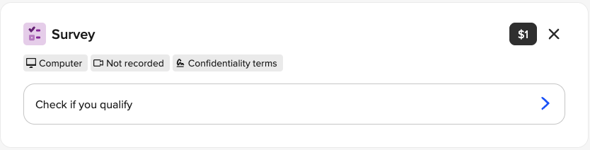 Una tarjeta de prueba de encuesta del feed de tests para participantes de UserTesting. La prueba ofrece una recompensa de $1 y está diseñada para usarse en computadora. No se graba y está sujeta a términos de confidencialidad. Debajo de los detalles aparece un botón etiquetado como 'Verificar si calificas' y en la esquina superior derecha hay un ícono para Cerrar la prueba. El diseño comunica claramente el tipo de dispositivo, el estado de privacidad y la recompensa.