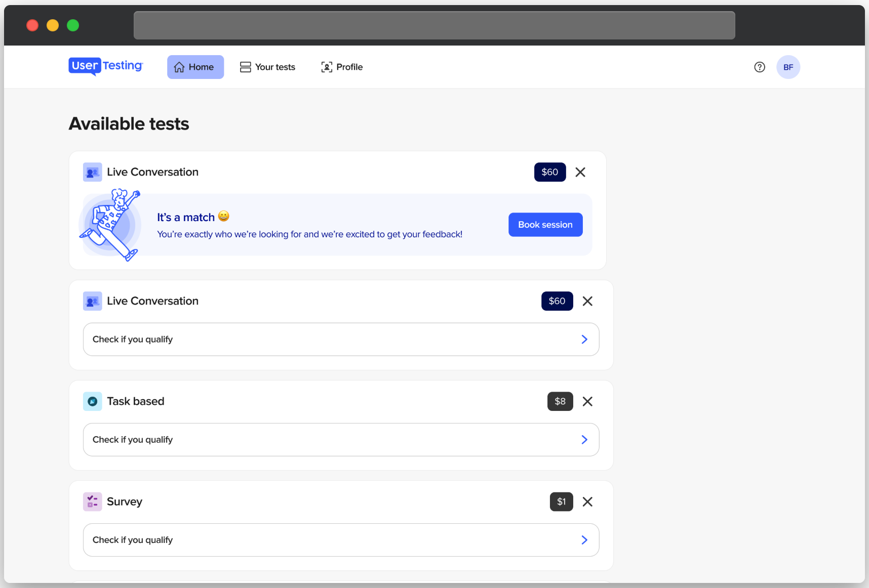 UserTesting Teilnehmer-Dashboard zeigt verfügbare Tests. Eine Live-Interview-Karte zeigt eine Nachricht mit einer Übereinstimmung und einer Belohnung von 60 Dollar sowie eine Schaltfläche zur Buchung der Sitzung. Darunter ein weiteres Live-Interview, ein aufgabenbasierter Test mit einer Belohnung von 8 Dollar und Schaltflächen zum Prüfen, ob du qualifiziert bist.